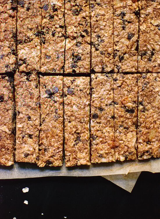 Healthy, honey-sweetened, salted almond chocolate chip granola bars. Keep these bars on hand for traveling or whenever hunger strikes! - cookieandkate.com